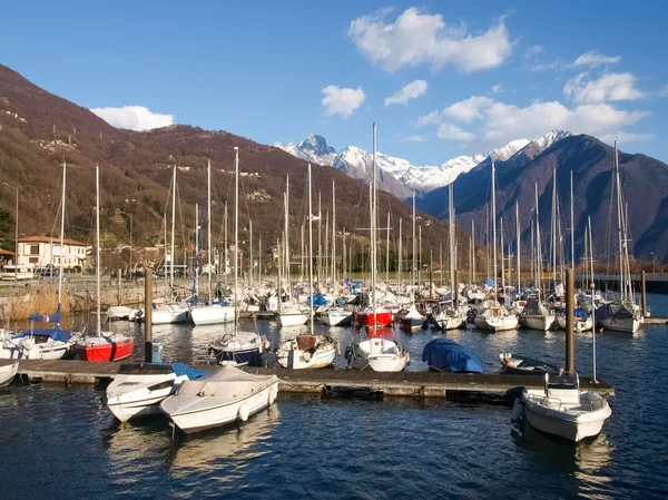 Boats moored in the harbor — Stock Photo, Image