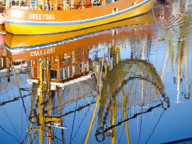 Greetsiel, balıkçı tekneleri.