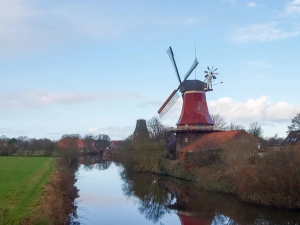 Greetsiel, traditionele windmolen — Stockfoto