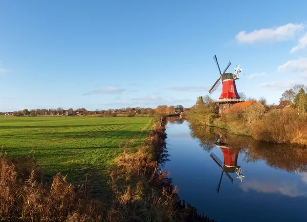 Greetsiel, mulino a vento tradizionale — Foto Stock