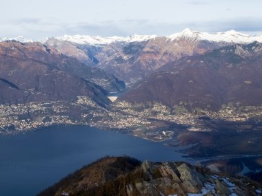 Lake Maggiore görünümünü