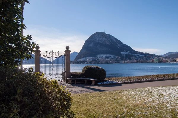 Altes tor des ciani-parks — Stockfoto