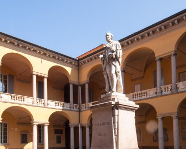 Pavia. Alessandro Volta heykeli