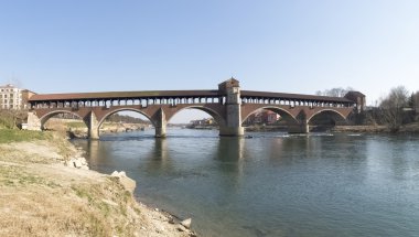 Pavia, kapalı köprü Nehri Ticino