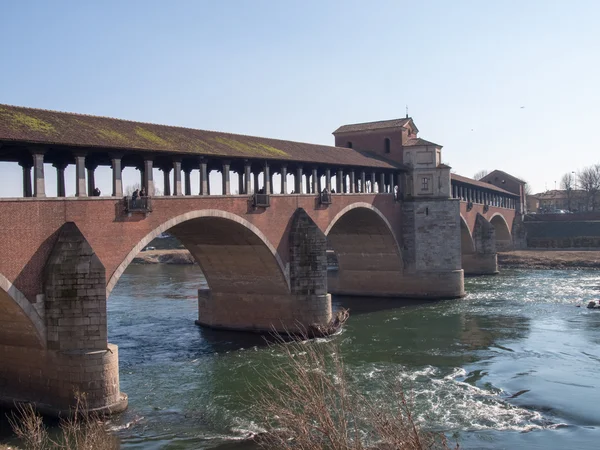 Pavia, ponte coperto sul fiume Ticino — Foto Stock