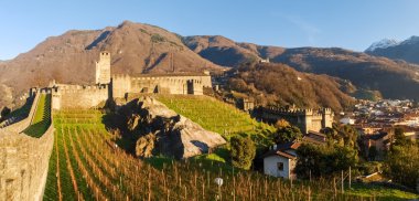 Bellinzona, Castelgrande duvarlı.