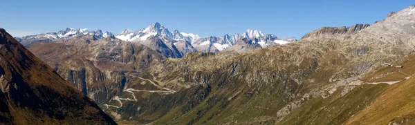 Švýcarské Alpy, pohled z průsmyku Grimsel pass — Stock fotografie