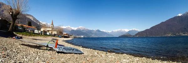 Planche à voile sur la plage — Photo