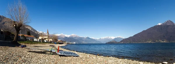 Windsurfen op het strand — Stockfoto