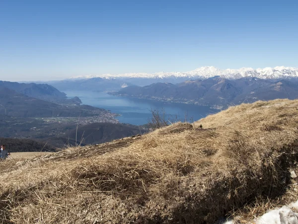 马焦雷湖的全景 — 图库照片