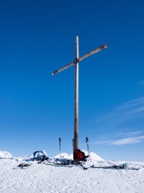 Güzel bir güneşli gün ve İtalyan İsviçre karda. Hava