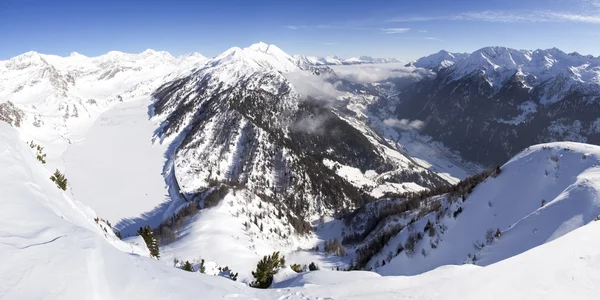 Beautiful sunny day and the snow in the Italian Switzerland. Air — Stock Photo, Image