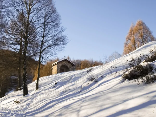 Litet Bergkyrka — Stockfoto