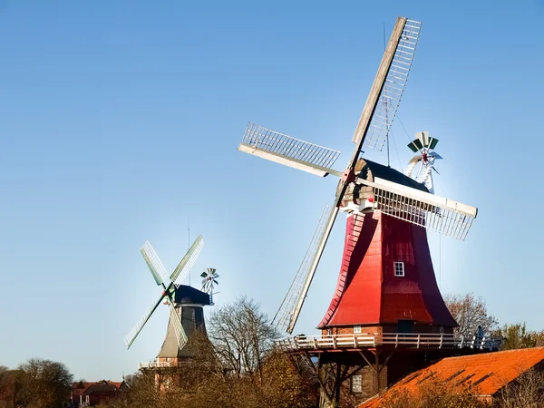 Greetsiel, tradycyjny wiatrak holenderski — Zdjęcie stockowe