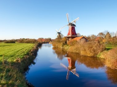 Greetsiel, geleneksel Hollanda Yeldeğirmeni