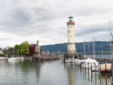 Konstanz Gölü üzerinde Lindau deniz feneri.