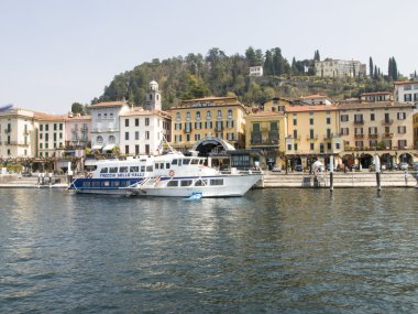 Bellagio Dock ondokuzuncu yüzyıl tarihi evleri ile