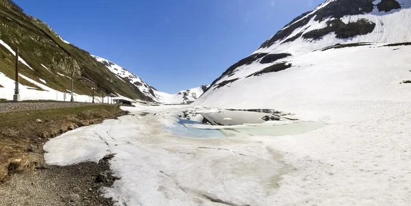 Oberalp, yapay göl buz kartın — Stok fotoğraf