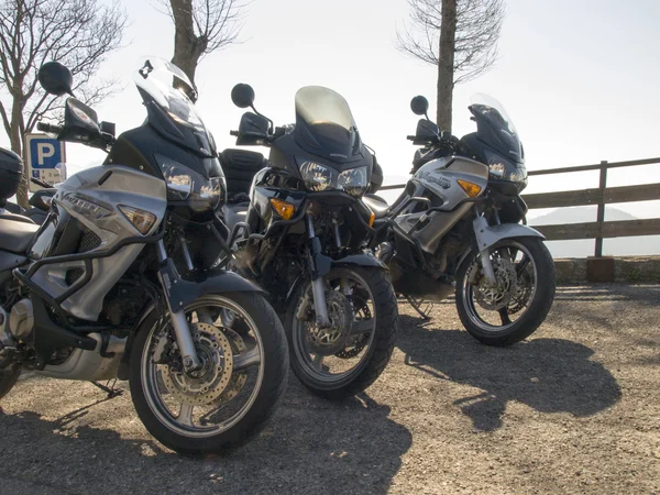 Motocykli zaparkowanych podczas wycieczka — Zdjęcie stockowe