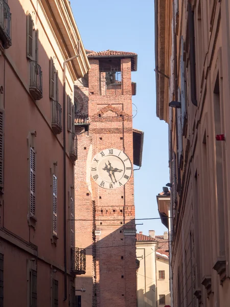 Pavía, campanario medieval con gran reloj — Foto de Stock
