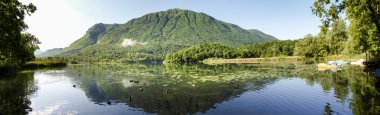 Val Menaggio Gölü piyano