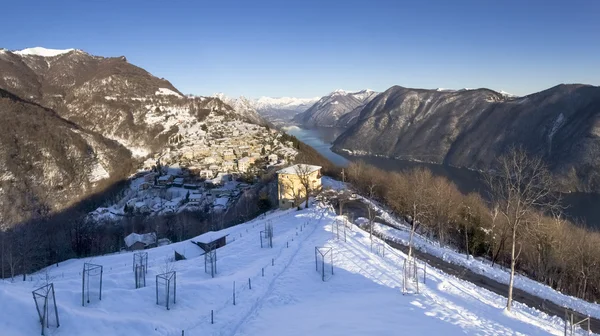 Utsikt över byn Bre — Stockfoto