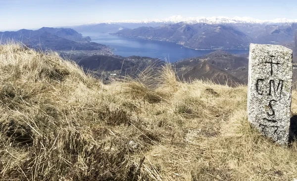 Grenzstein zwischen der Schweiz und Italien — Stockfoto