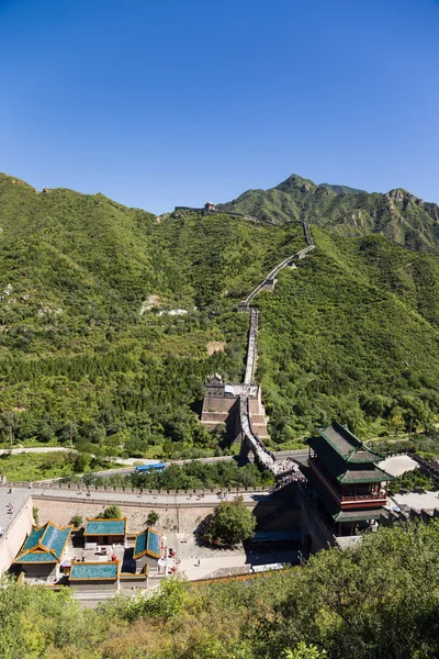 China. Structures Juyongguan outpost and mountain section of the Great Wall — Stock Photo, Image