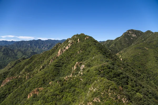 Adres, Chiny. Góry krajobraz, widoczne z góry Wielki Mur — Zdjęcie stockowe