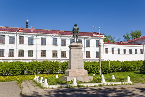 Arkhangelsk. Monumento al emperador ruso Pedro I el Grande — Foto de Stock