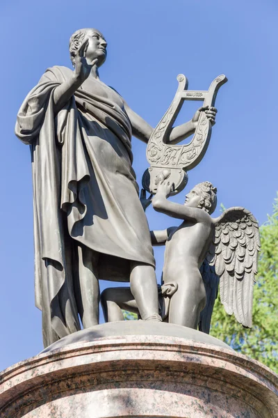 Arkhangelsk, Rusya Federasyonu. Kurucusu, Rus Akademi Bilimler M.V. Lomonosov, 1832 Anıtı