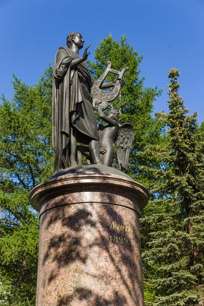 Archangelsk, russland. das Denkmal für m.v. Lomonossow, 1832 — Stockfoto