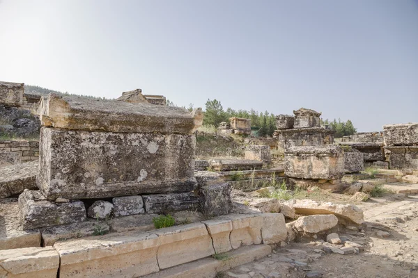 Turquia, Hierápolis. Sarcófagos na zona arqueológica da necrópole — Fotografia de Stock