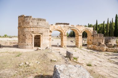 Hierapolis, Türkiye. Domitian kapısı, görünümü City, 86-87 yıl reklam