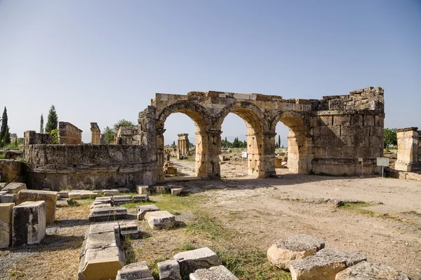 Hierapolis, Turcja. Brama Domicjan (Sekstus Juliusz Frontyn), 86-87 lat Ad — Zdjęcie stockowe