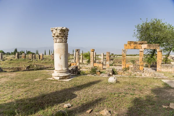 Hierapolis, Türkiye. Frontinus Caddesi'nde binalar kalıntıları ben yüzyıl reklam