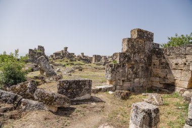Pamukkale - Hierapolis, Türkiye. Antik kentin bina kalıntıları
