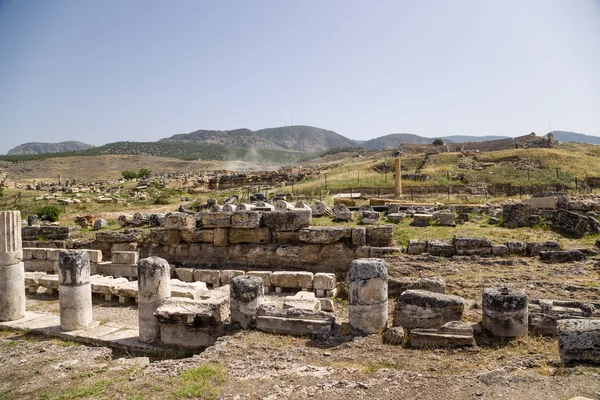 Hierápolis, Turquía. Columnas de mármol del pórtico, la primera mitad del siglo I dC — Foto de Stock