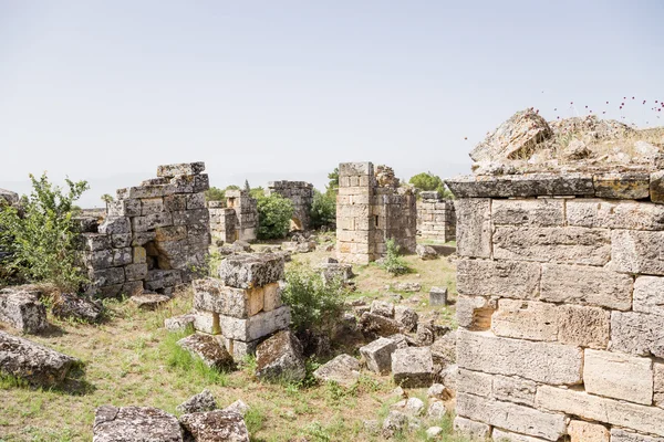 Pamukkale, Turquía. Sitio arqueológico de la antigua Hierápolis — Foto de Stock