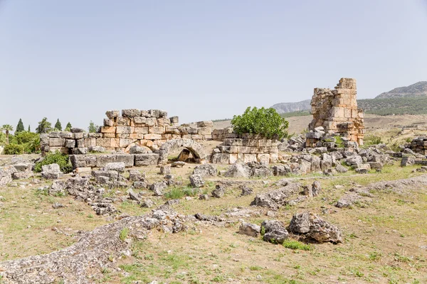 Pamukkale-Hierapolis, Turecko. Antické ruiny města — Stock fotografie