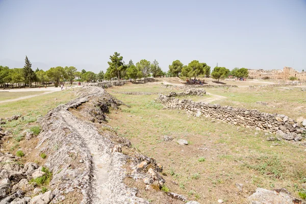 Ιεράπολη, Τουρκία. Ερείπια της αρχαίας σύστημα νερού στον αρχαιολογικό χώρο — Φωτογραφία Αρχείου