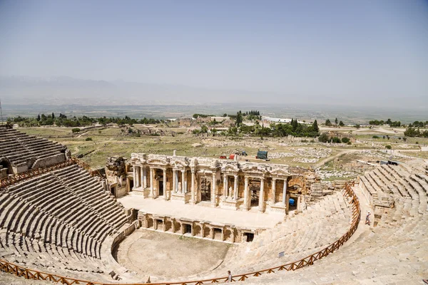 Hierapolis, Turkey. View of the antique theater (1 - 4 centuries AD) and the surrounding area — Stock Photo, Image