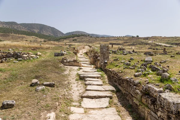 Hierapolis, Türkei. archäologische Ausgrabungen auf dem Weg zum Martyrium des hl. Philippus des Apostels, iv Jahrhundert ad — Stockfoto