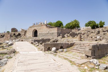 Türkiye. Antik Bergama Acropolis arkeolojik bölge binalarda yeniden