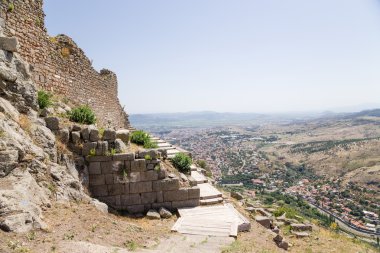 Akropolis Bergama, Türkiye'nin. Eski surları ile manzara