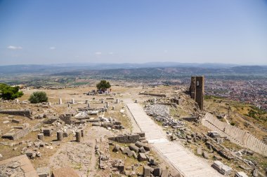 Türkiye. Acropolis Bergama antik kalıntıları ile arkeolojik sitesinin görünümünü