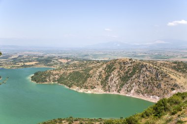 Türkiye. Görünüm Pergamum antik Acropolis: dağ ve göl