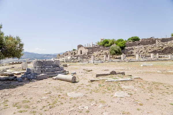 Cropolis z Pergamonu, Turcja. Ruiny starożytnych budynków na terenie archeologicznego — Zdjęcie stockowe