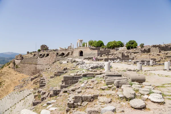 Acrópolis de Pérgamo, Turquía. Edificios antiguos en el área arqueológica — Foto de Stock