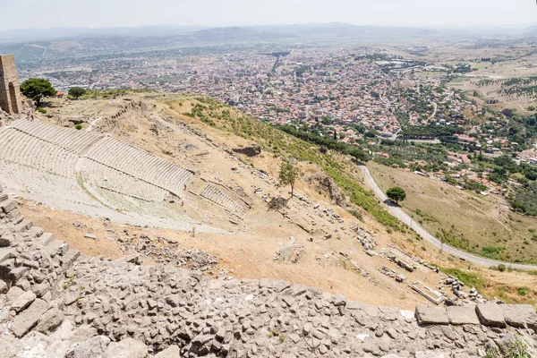 Acropolis of Pergamum, Turkey. The ruins of the ancient theater, II century BC — Stock Photo, Image